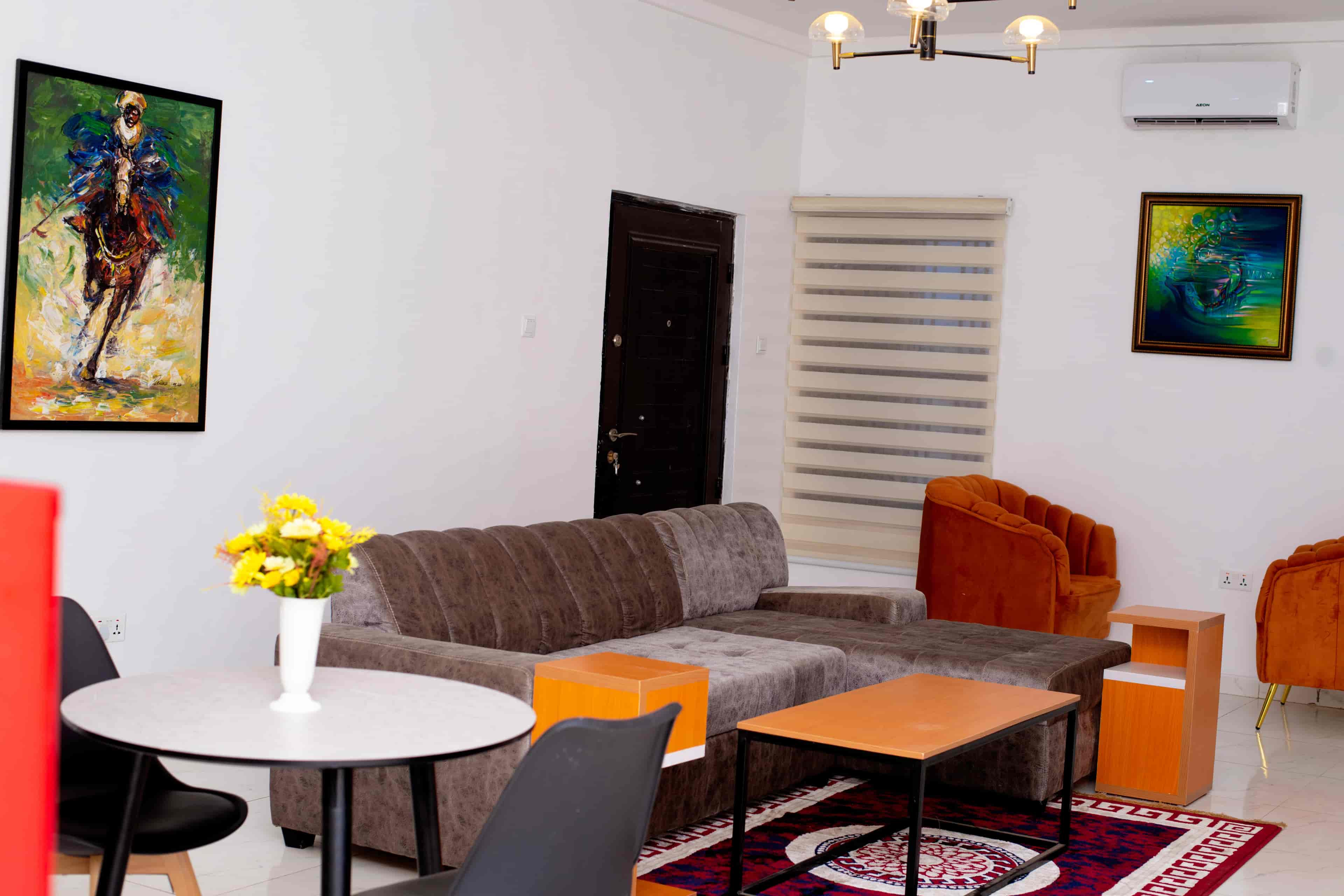 Modern & comfortable living room